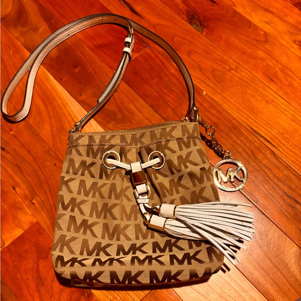 MICHAEL Michael Kors Signature crossbody white pebbled leather strap W/ tassels